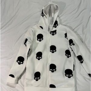 Black and white scull sweatshirt